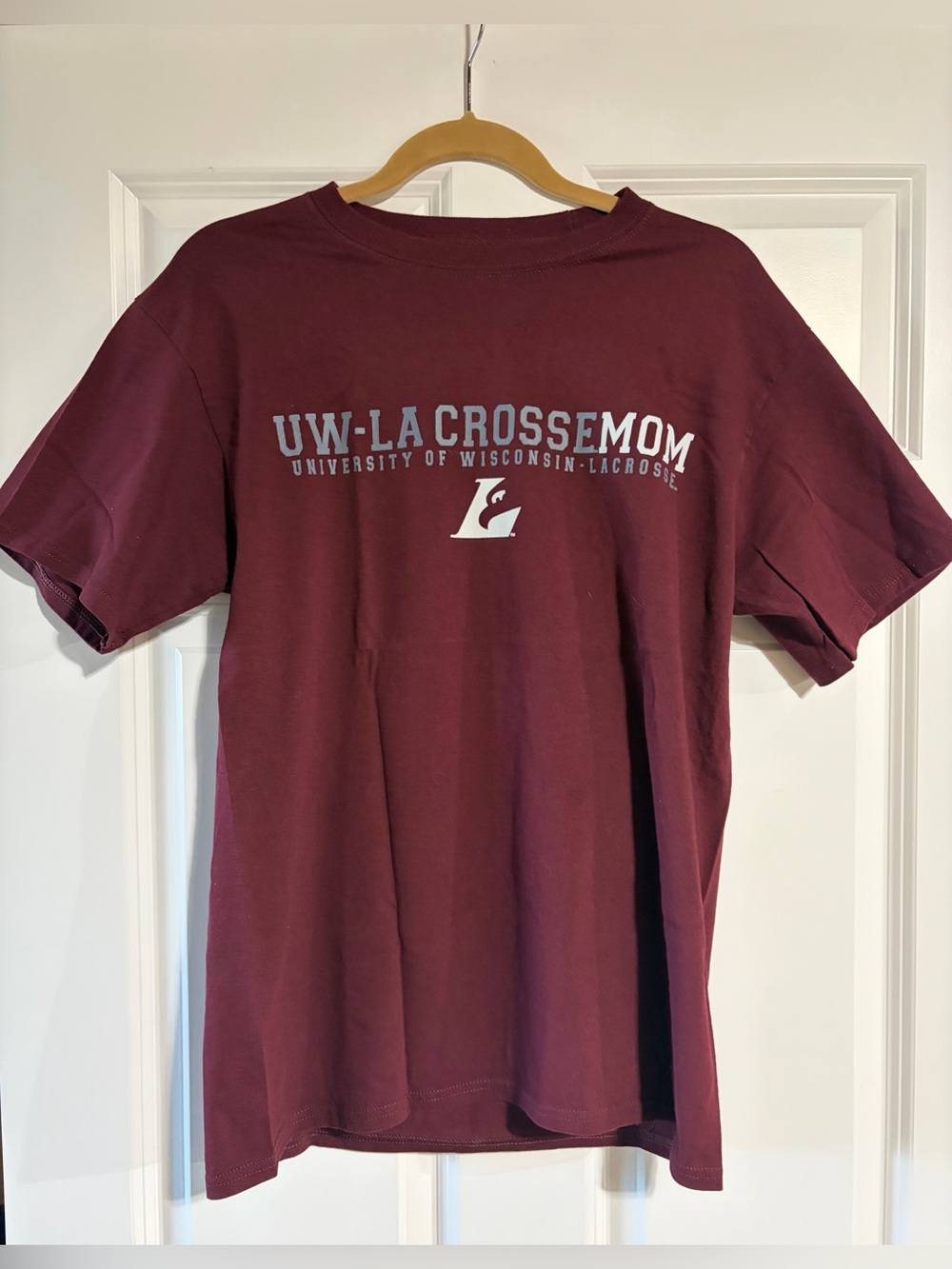 Champion UW-La Crosse Mom T-Shirt Maroon College University Women’s M